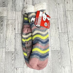 NWT Peanuts Snoopy Sherpa Lined Slipper Socks